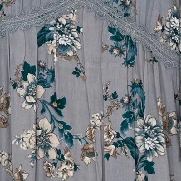 Knee length blue floral and lace dress - Picture 2 of 2